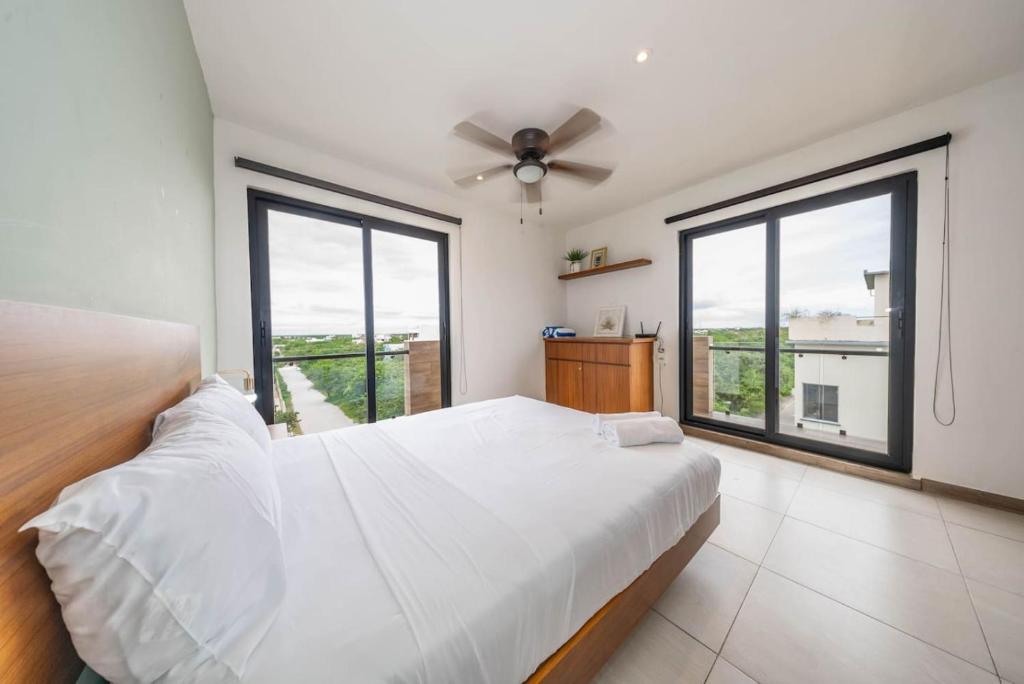 2 BR Oasis with Incredible Rooftop Pool - 2