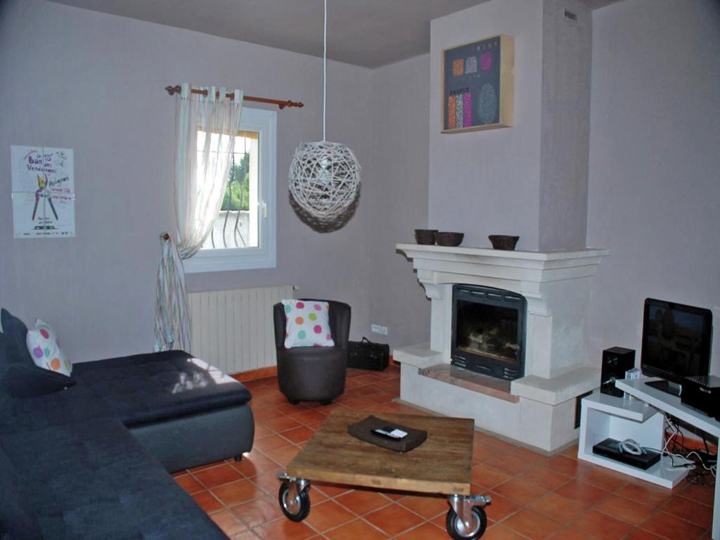 Holiday Home in L'Isle-sur-la-Sorgue with Pool - 5