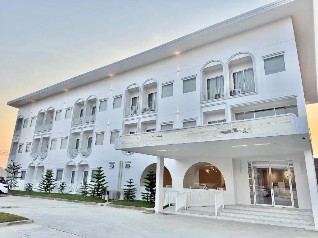 โรงแรมแรบบิท Rabbit Hotel Nangrong, hotel in Nang Rong