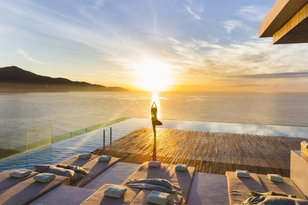 Stunning Apartments Across My Khe Beach ! Rooftop Pool & Gym
