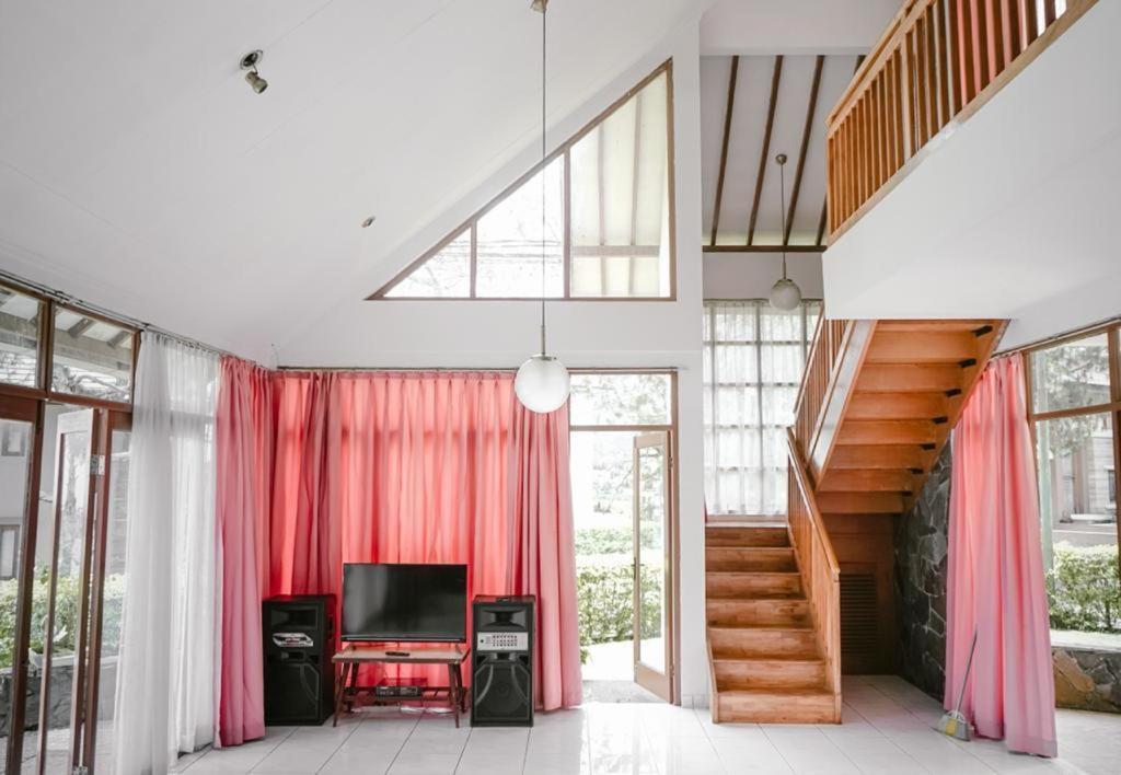 Villa Istana Bunga &#8211; The Green Villa 4 Bedroom