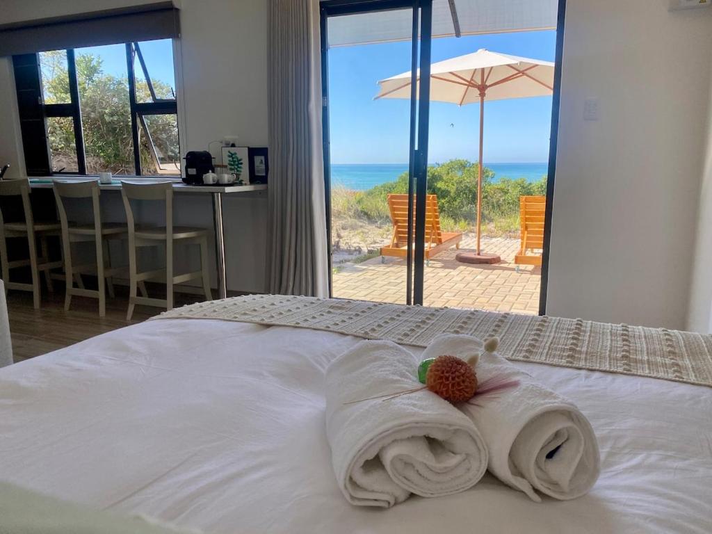 Anura - Luxurious Stay, 100m leap to the Beach!, Jeffreys Bay