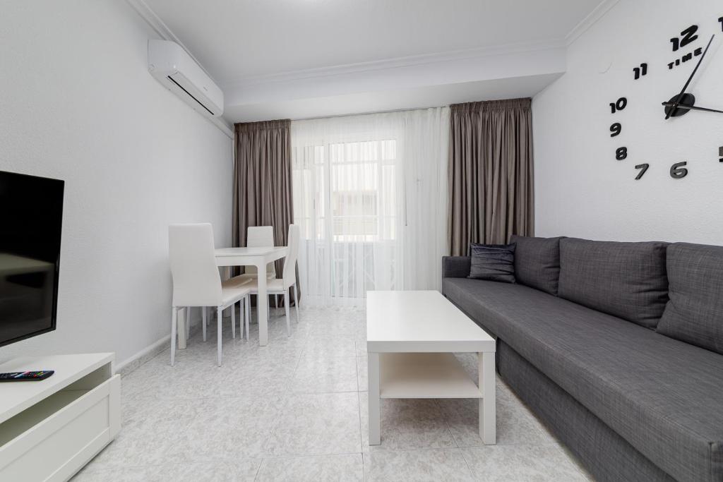 Calle Concordia 86, two bedroom apartment, up to 6 guests, near Del Cura beach,supermarket Mercadona and central bus station - 3