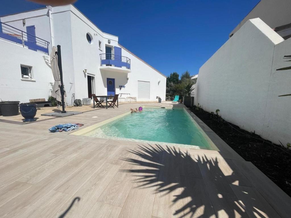 Jolie villa avec piscine et vue panoramique sur le golf - 1