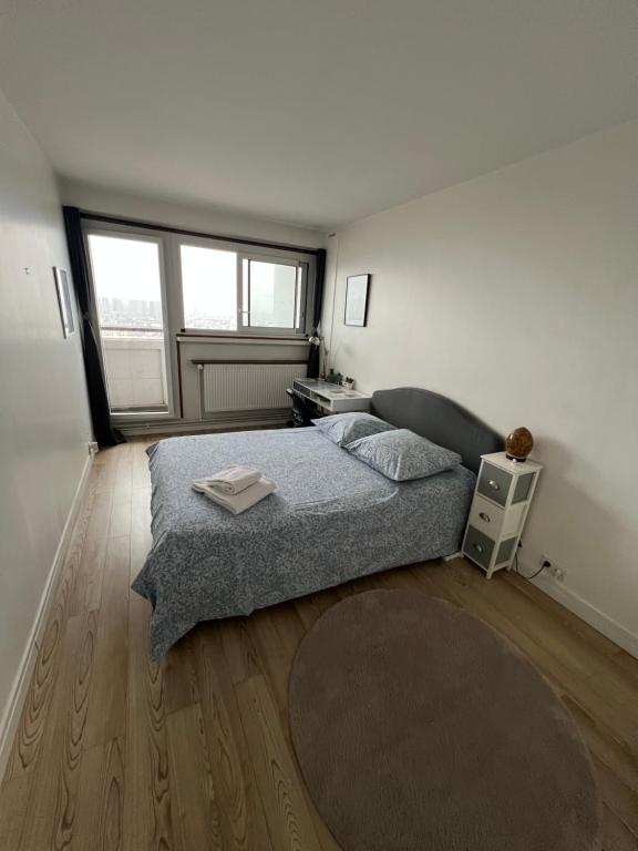 Chambre privée dans appartement femmes uniquement vue Tour Eiffel et piscine - 4
