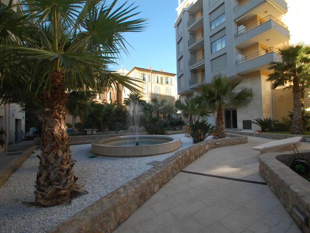 Charmant 2P moderne avec terrasse, parking privé, en plein centre de Menton, à 2 pas de la mer - FR-1-196-200 - 2