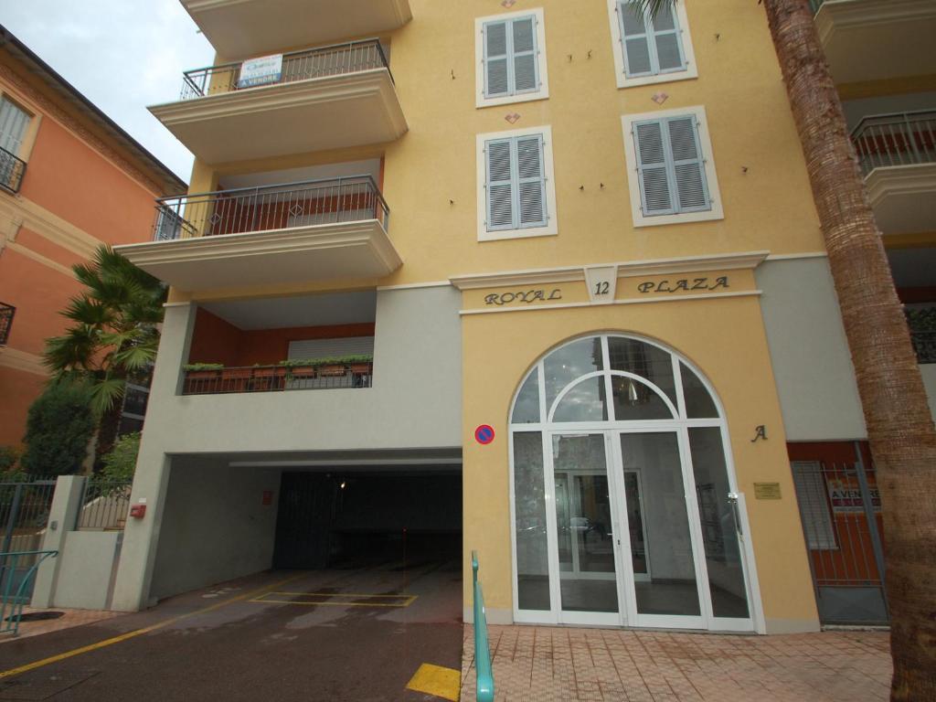 Spacieux 3P en Centre-ville de Menton, Terrasse, Parking, Wifi Gratuit, Proche Plage - FR-1-196-270 - 2