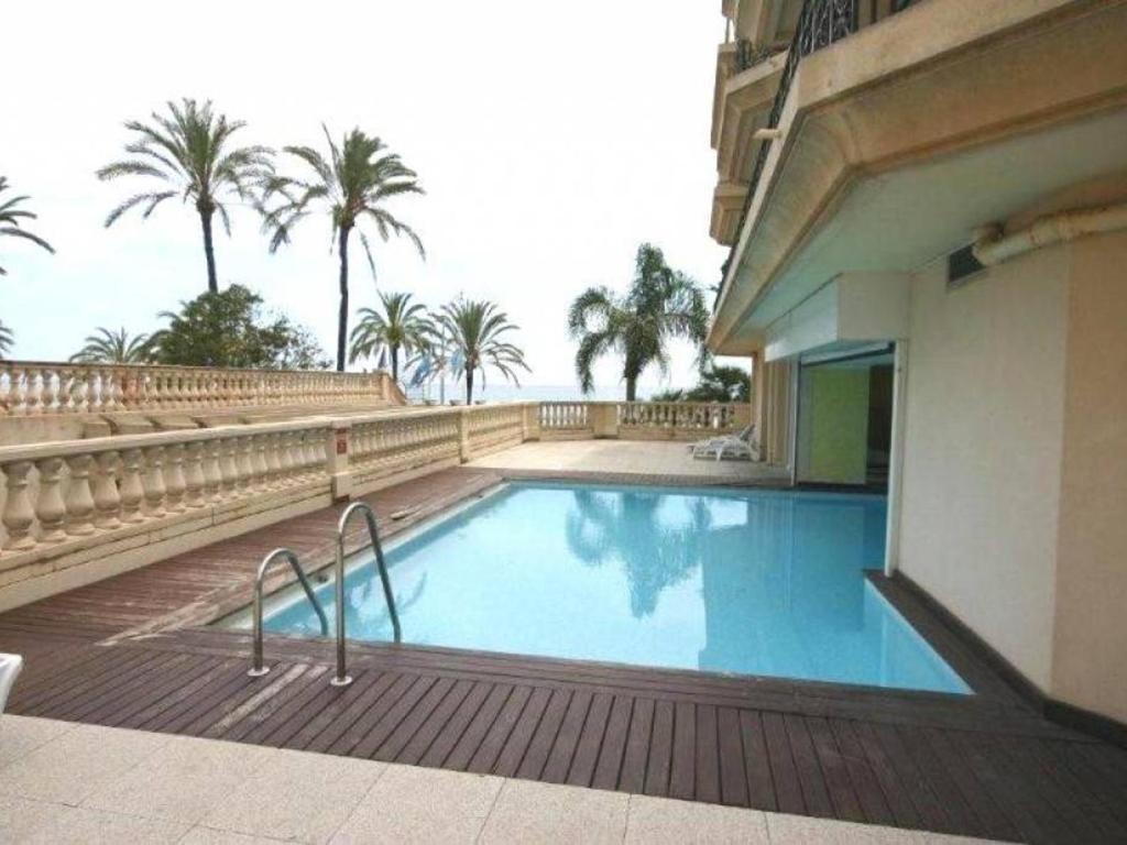 Grand 2P face mer avec balcon, parking, piscine et spa en centre-ville à Menton - FR-1-196-284 - 2