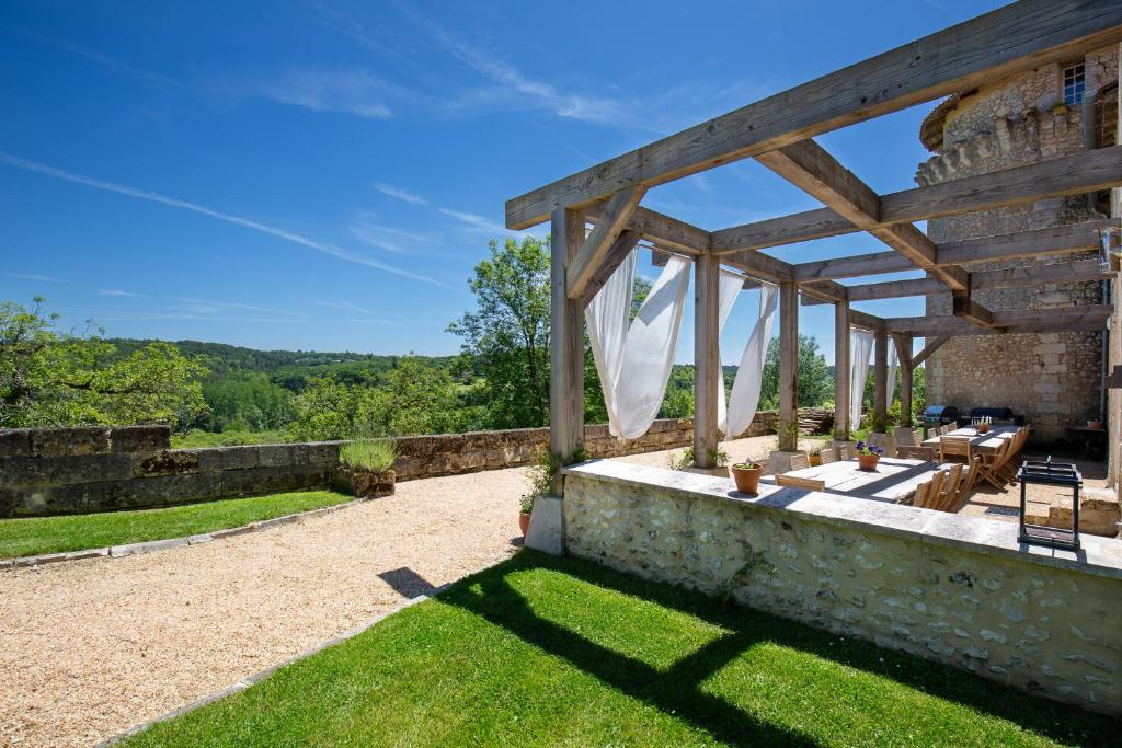 Balcony/terrace, Chateau de Belet in Montagrier
