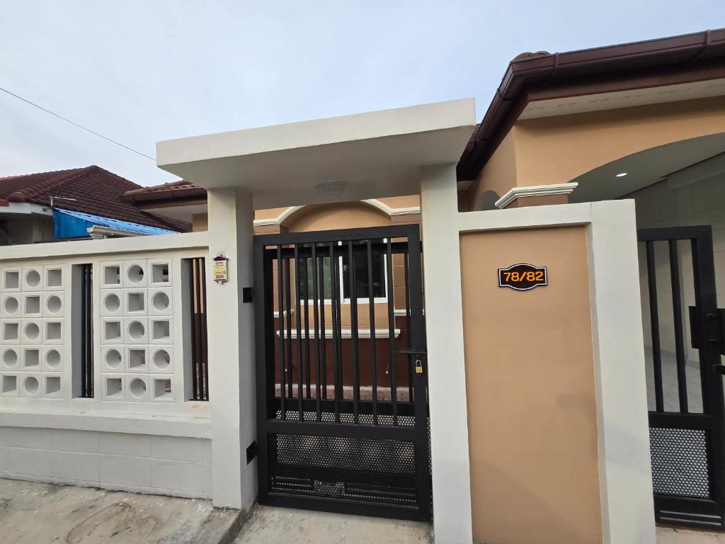 Relax home in phuket, Ban Na Kha