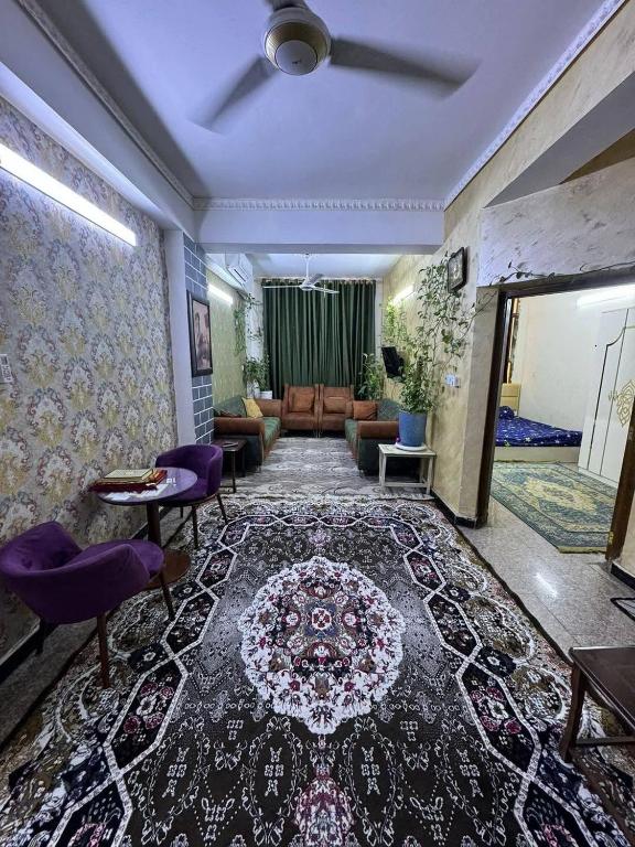 Rawabi INN, Maţār al Malik Ḩusayn