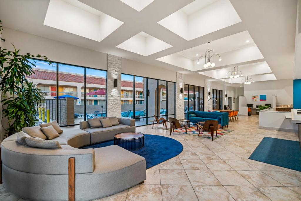 Signature Inn Indio I-10 Coachella Valley by Sonesta フロント・ロビー