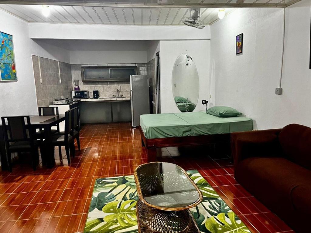 Yireth Studio, Quepos