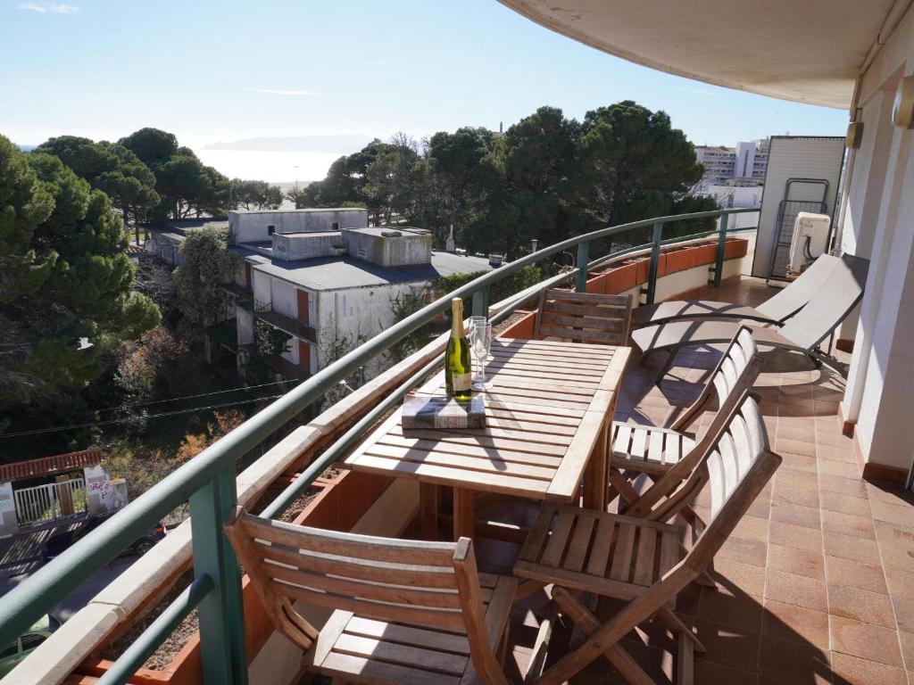 Apartamento con Terraza y Piscina, Cerca de la Playa - ES-323-90 - 2