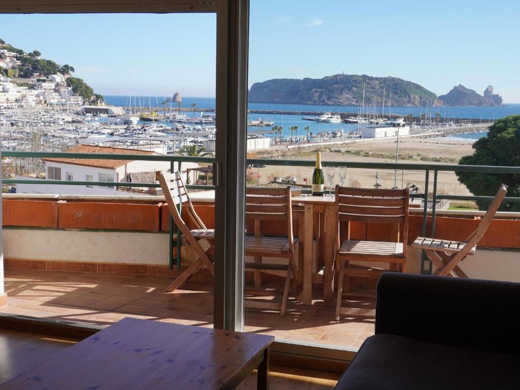 Apartamento con Terraza y Piscina, Cerca de la Playa - ES-323-90 - 4