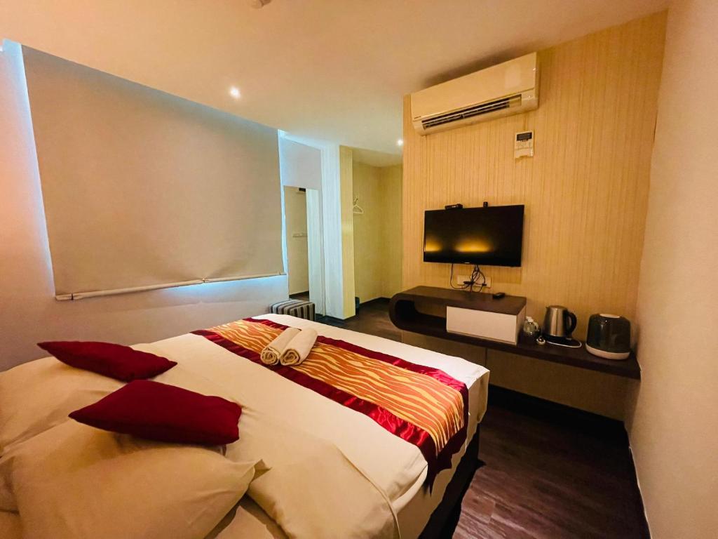 Shared lounge/TV area