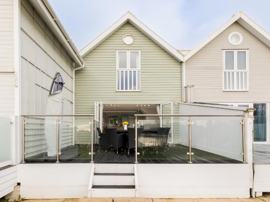 Pass the Keys Spring Lake Lodge Lakeside Parking, Cirencester