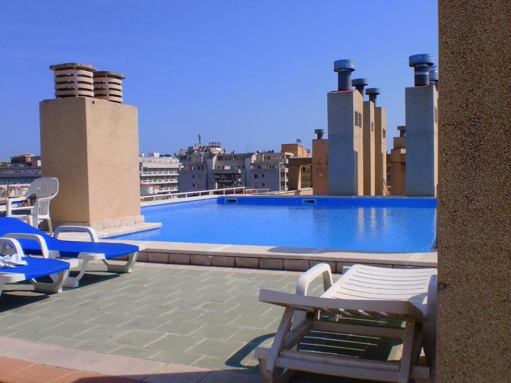 Park Suites Family Rentalmar — Swimming pool in Salou, Catalonia