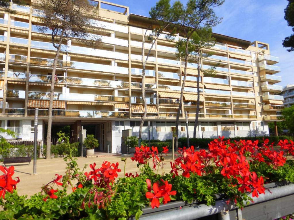 Park Suites Family Rentalmar — Hotel building in Salou, Catalonia