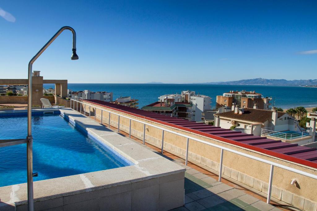 Park Suites Family Rentalmar — Swimming pool in Salou, Catalonia