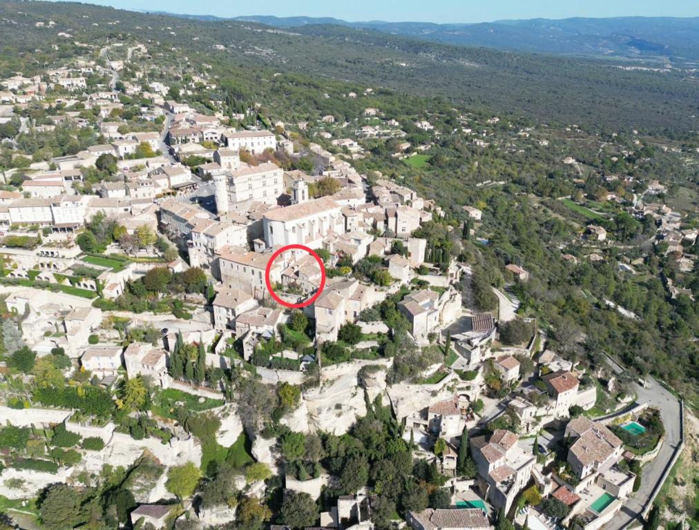 Maison de charme au coeur du village de Gordes - 1