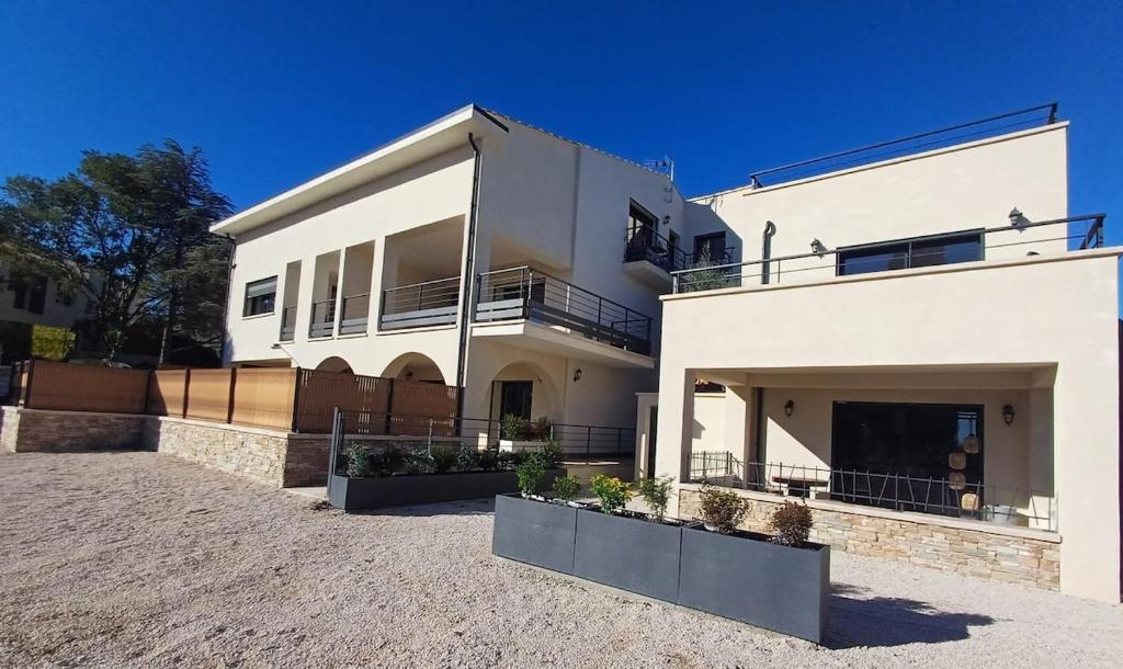 T3, 8 couchages, grande terrasse, vue mer, parking privé - 3
