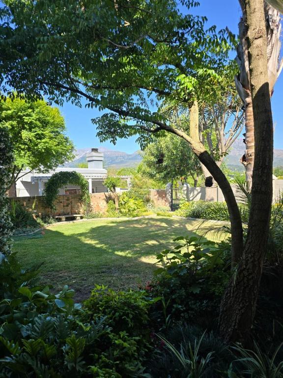 Cozy en-suite room in Wellington with own entrance, Wellington