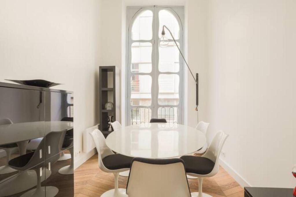 Amazing Premium flat, fantastic location, 1290 Sqf - 5