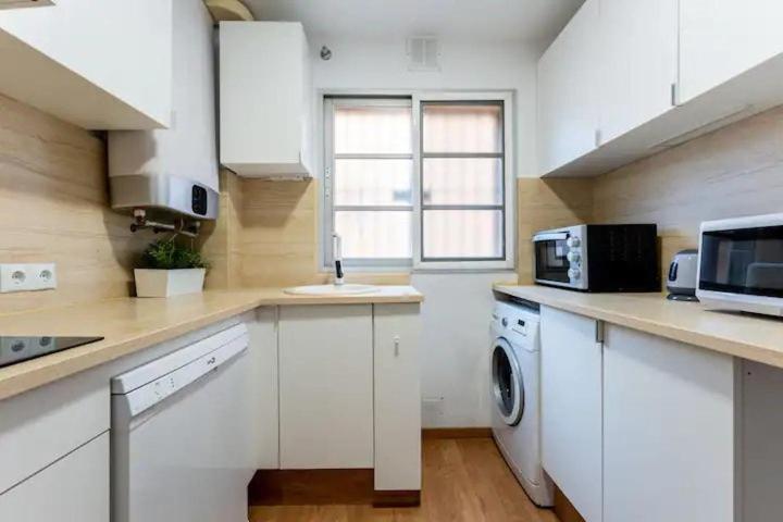 Cozy Málaga Stay for 4 Guests - 3