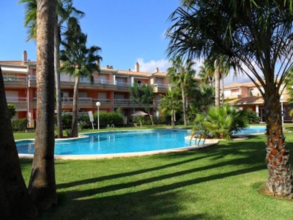 Luxury 2 bed apartment near beach & Port - 2