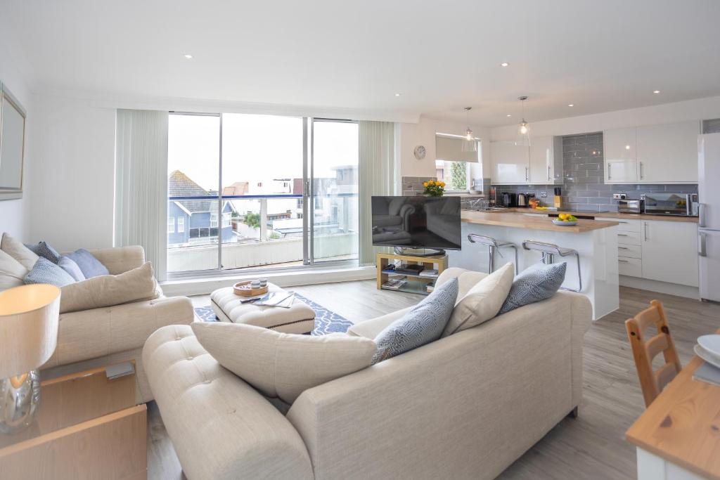 Stunning 2 bed & 2 bath, Seaview, pets welcome! photo 2