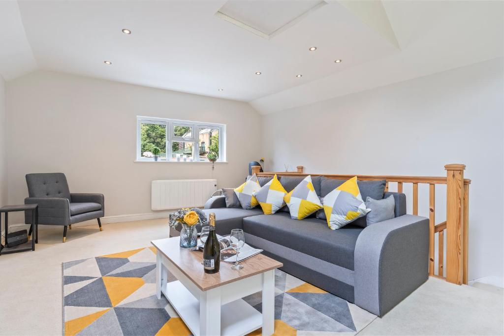 Stylish 2 Bed Home near Gatwick, Redhill