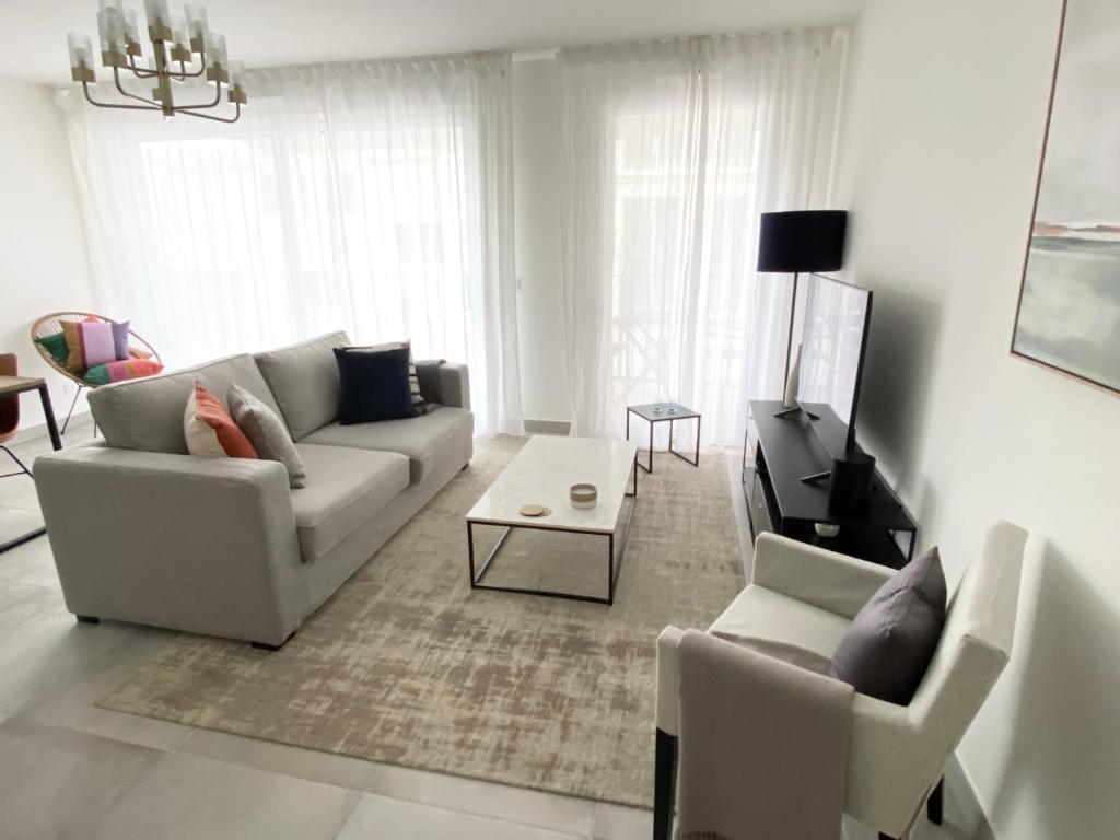 Fabulous Two-Bedroom Apartment with parking - 4