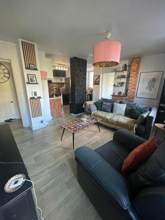 Bel appartement spacieux ,convivial de 3 chambres avec parking privé sécure - 1