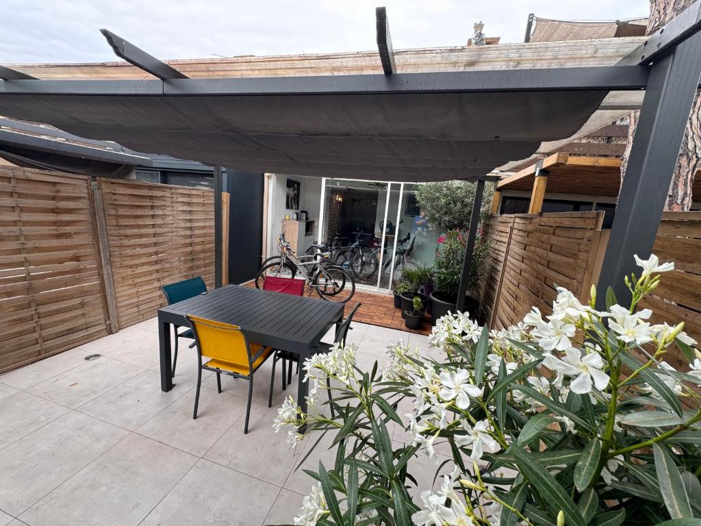 Le Cap d'Agde, Beija Flor, très proche village naturiste, 2 mn à pied, un coin de détente dans la pinède, WIFI GRATUIT - 3