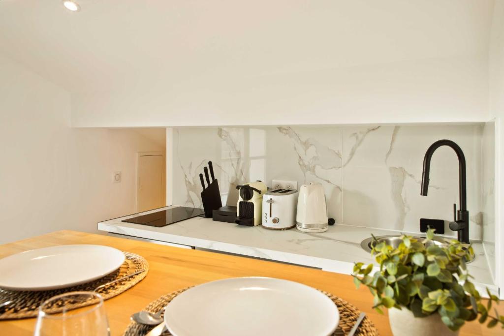 Bright apartment - AC- 2P - Center of St Tropez, Saint Tropez