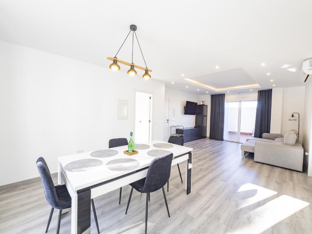 Cubo's Luna Town Center Apartment - 2