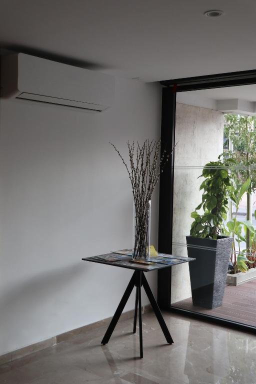 Sunflower Hotel Apartments — Hotel building in Larnaca, Larnaca Region