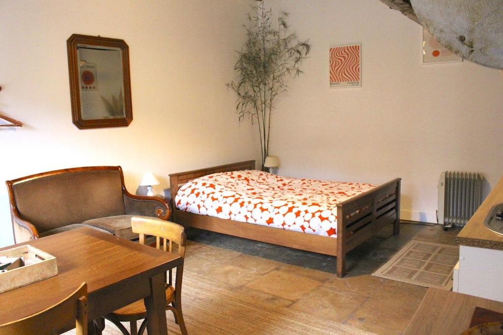 Studio Mésange, Gray