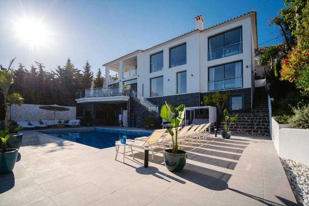 Luxury Villa with Sauna and Heated Pool for 14PAX! - 1