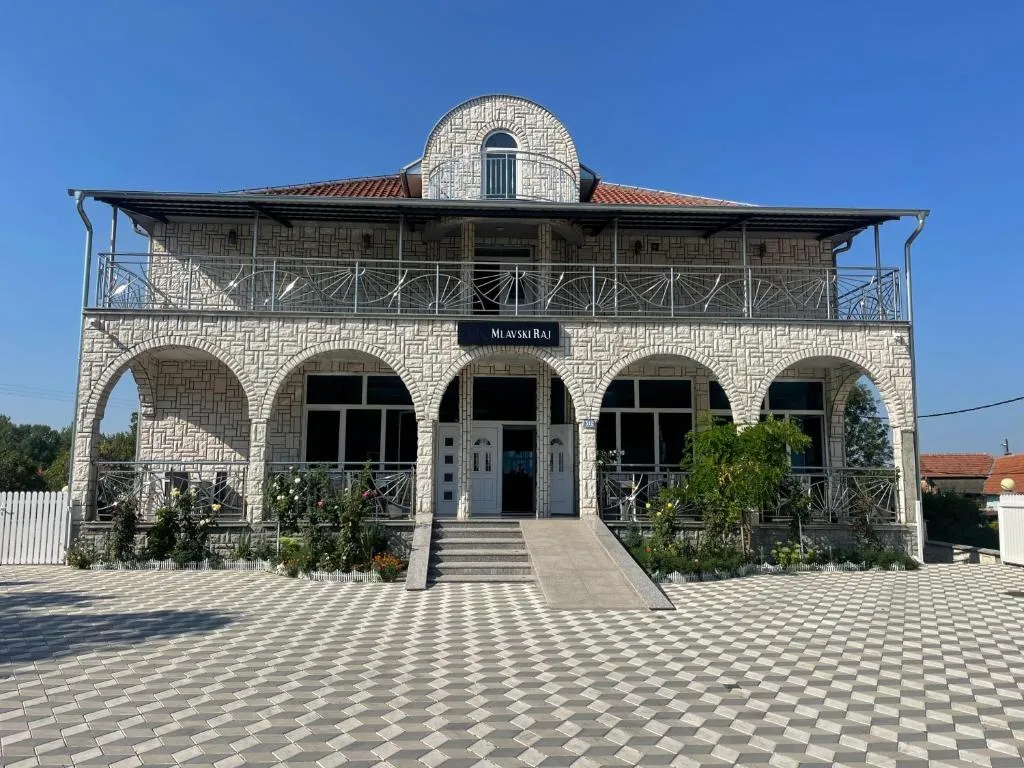 Mlavski Raj Restoran & Smestaj, hotel v destinaci Petrovac na Mlavi