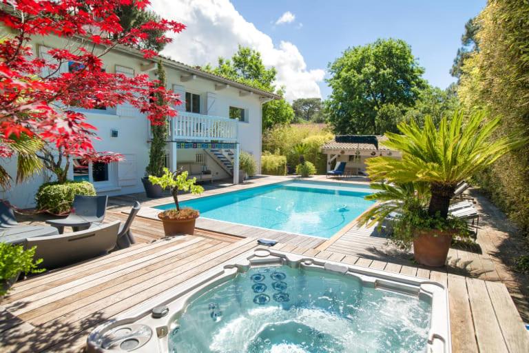 Superbe villa de plage avec piscine chauffée et jacuzzi proche des plages - 1