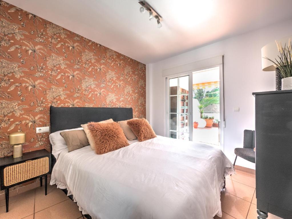 Beachfront apartment with sea view at Burriana beach, Nerja - 4