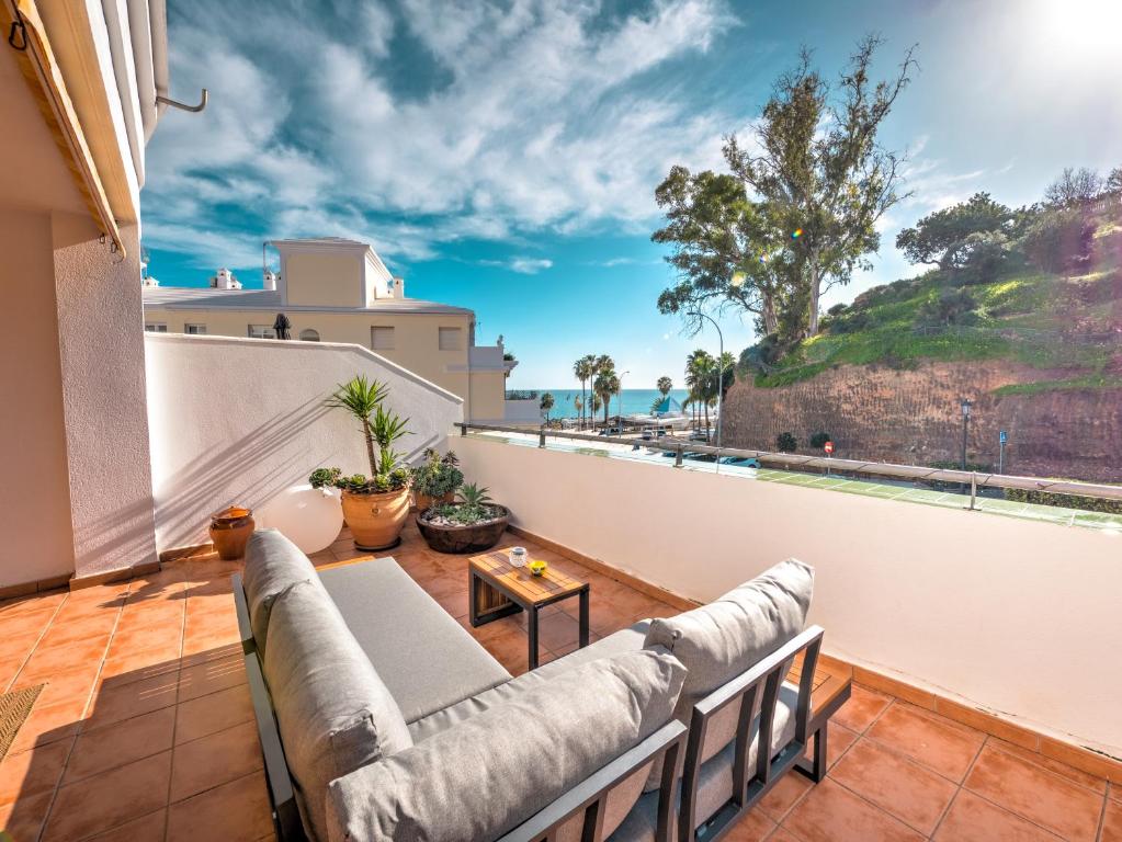 Beachfront apartment with sea view at Burriana beach, Nerja - 2