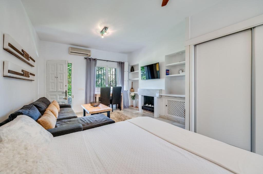 Cozy Studio in Marbella 5 Min Walk to the Beach - 2