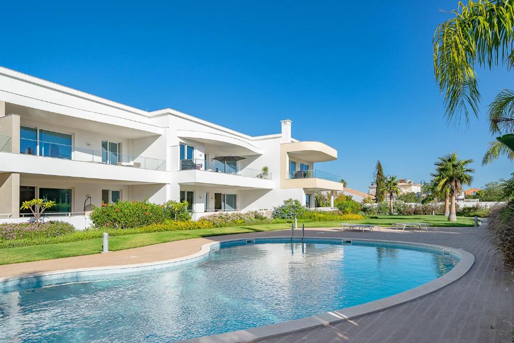 Ancora Apt do Mos, Lagos