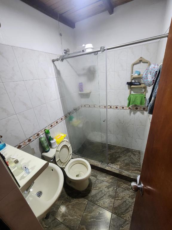 comoda habitacion con baño compartido - 1