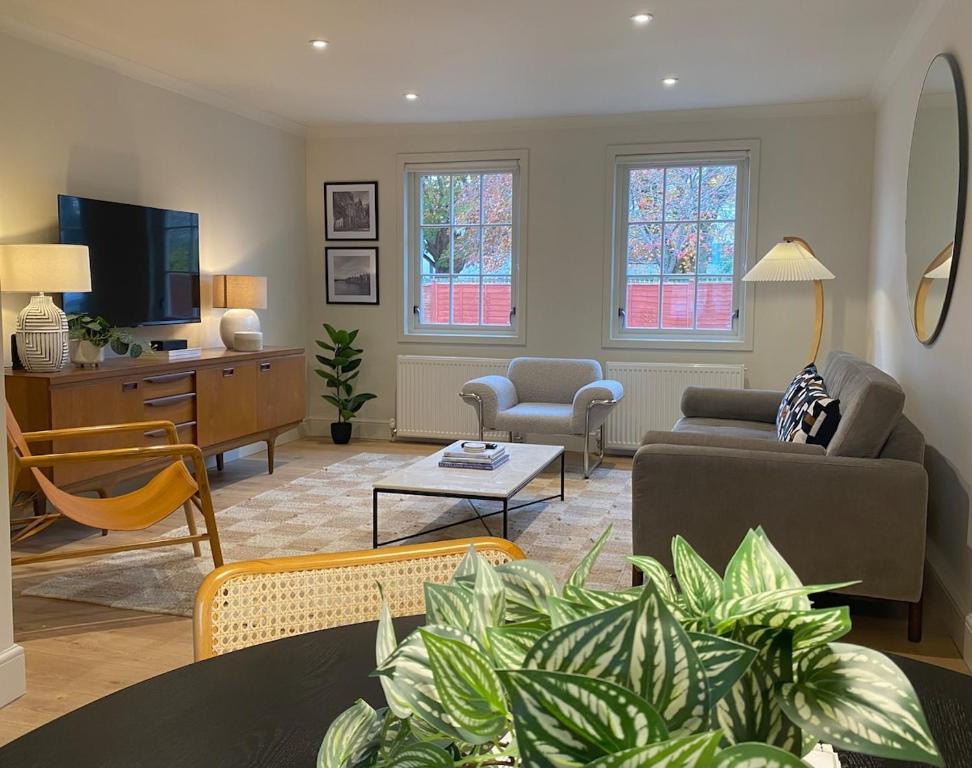 Spacious 2-bed with Free Parking, Inverness