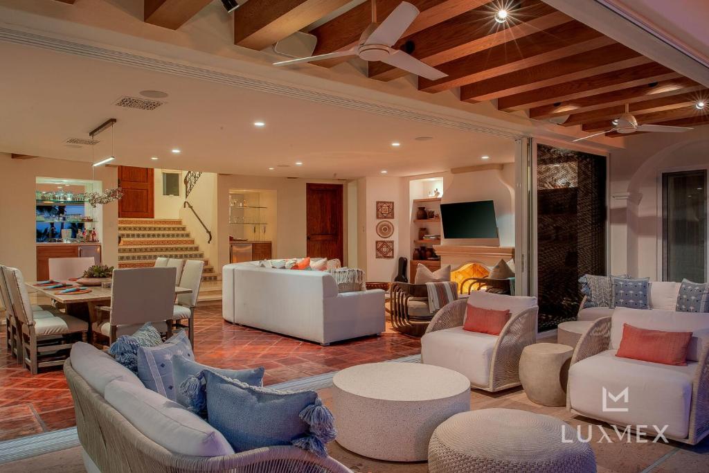 Beautiful 5 Bd Villas Del Mar Villa Staffed & Steps from the Beach - 5