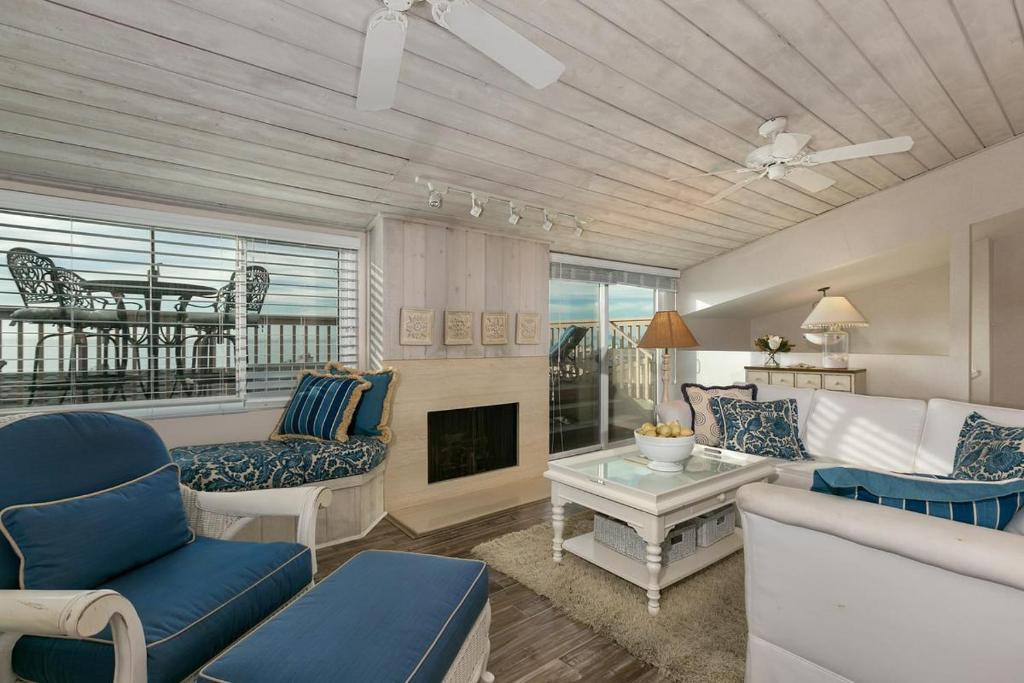 A Wave From It All - SUR42, Solana Beach